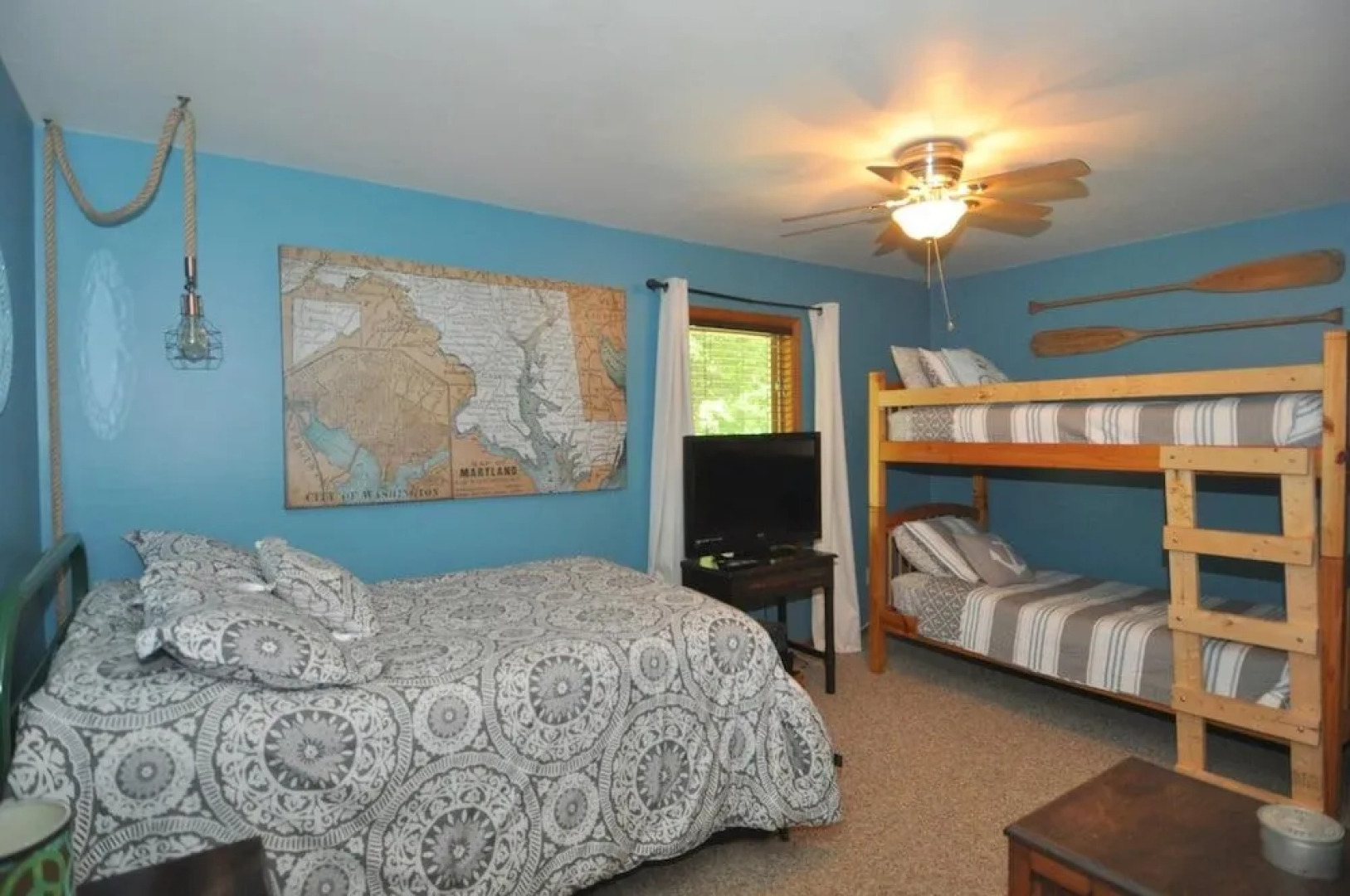 Sqyrls Nest - 3BR Retreat With a Hot Tub