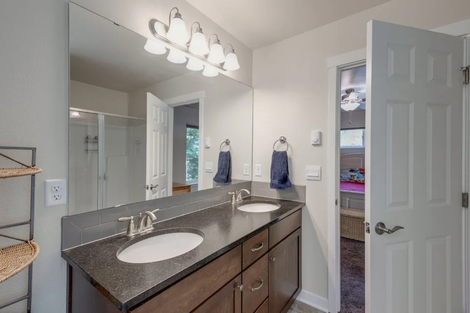 47MF - WiFi - Lakefront - Sleeps 6