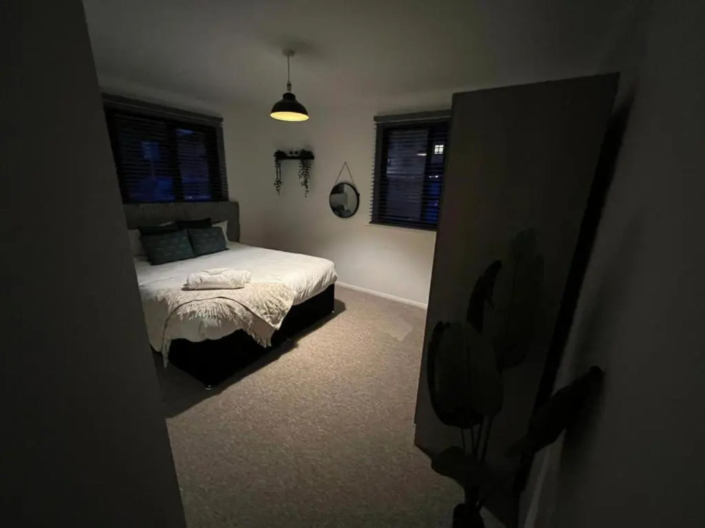 Impeccable 2-bed Apartment in Grays, London