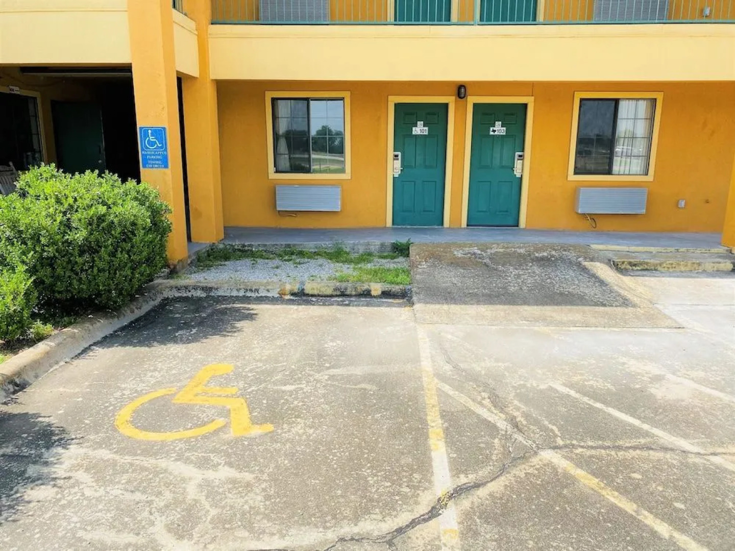 Pine Point Inn & Suites