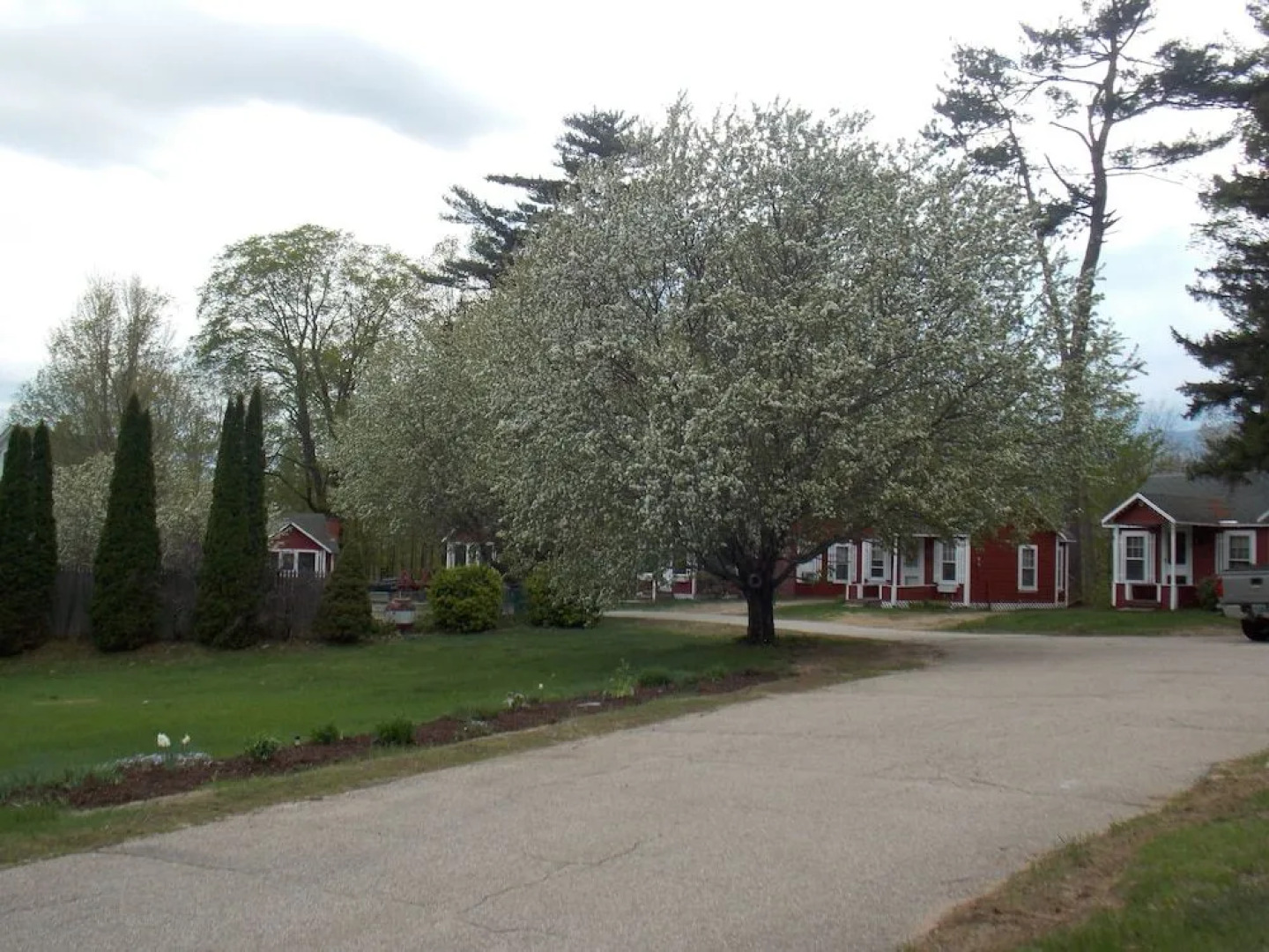 Old Red Inn & Cottages