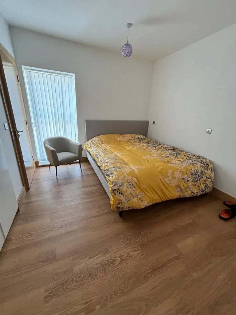 Exquisite Riverside Living in a Stunning Flat