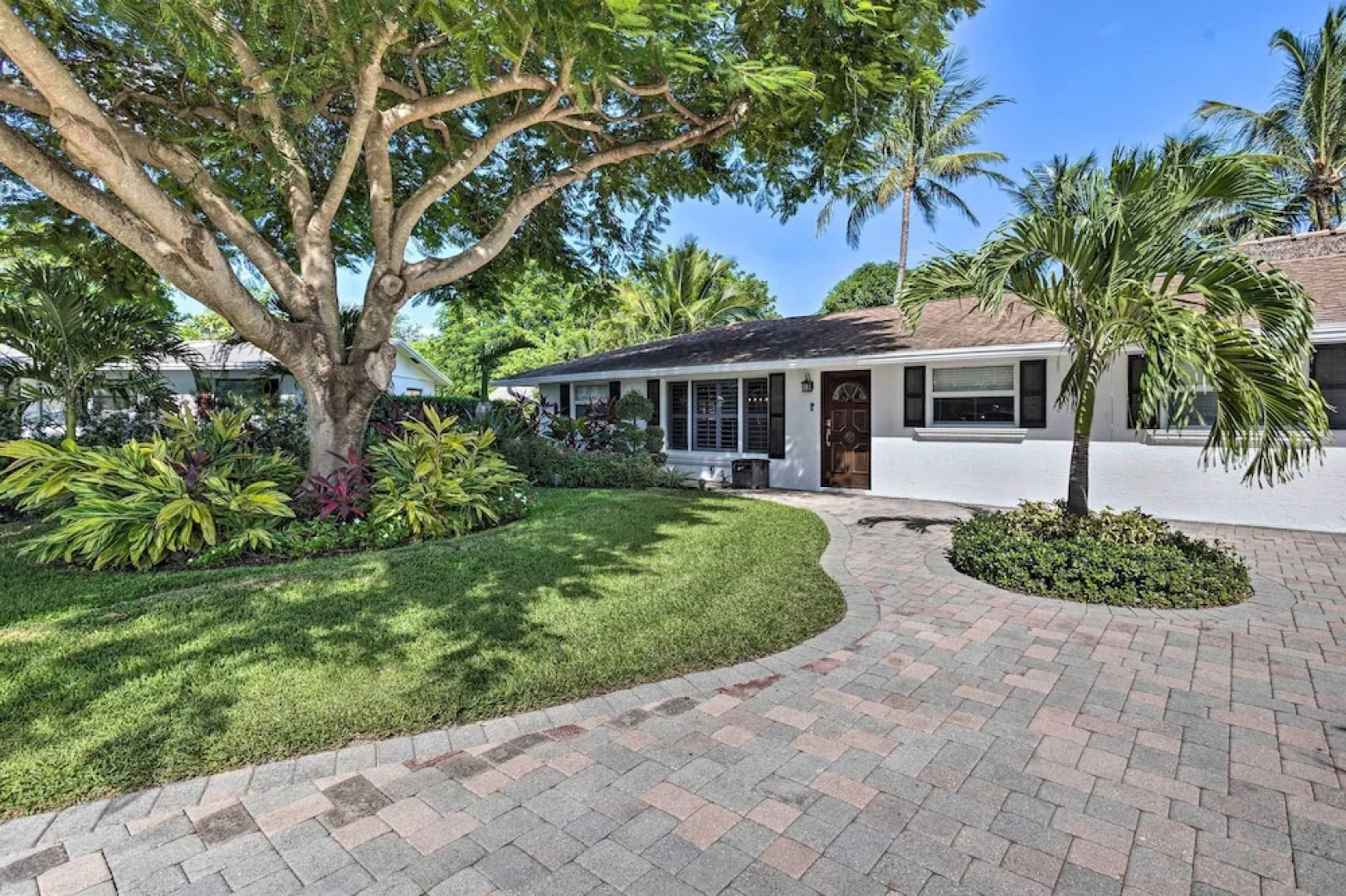 Poolside Paradise w/ Tropical Hut in Palm Beach