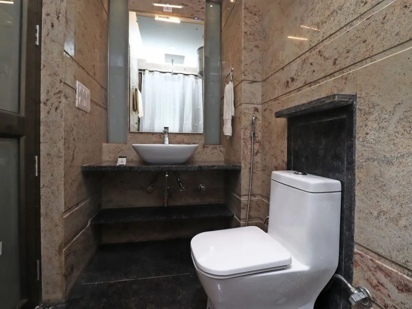 Oyo 36075 Jjk Rukmini Vilas Hotel And Banquet