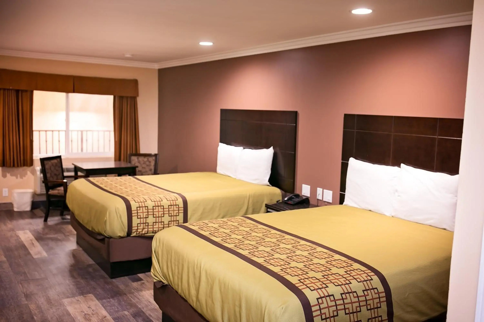 Rodeway Inn & Suites