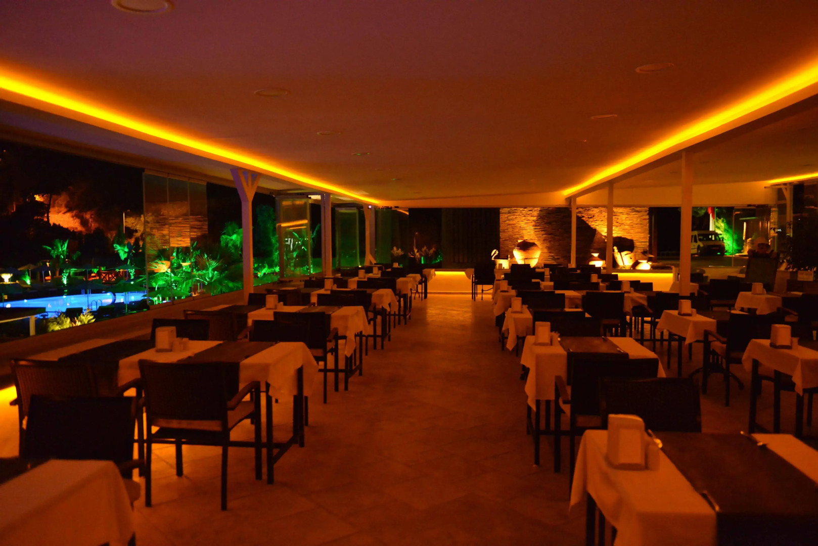 Manaspark Deluxe Hotel