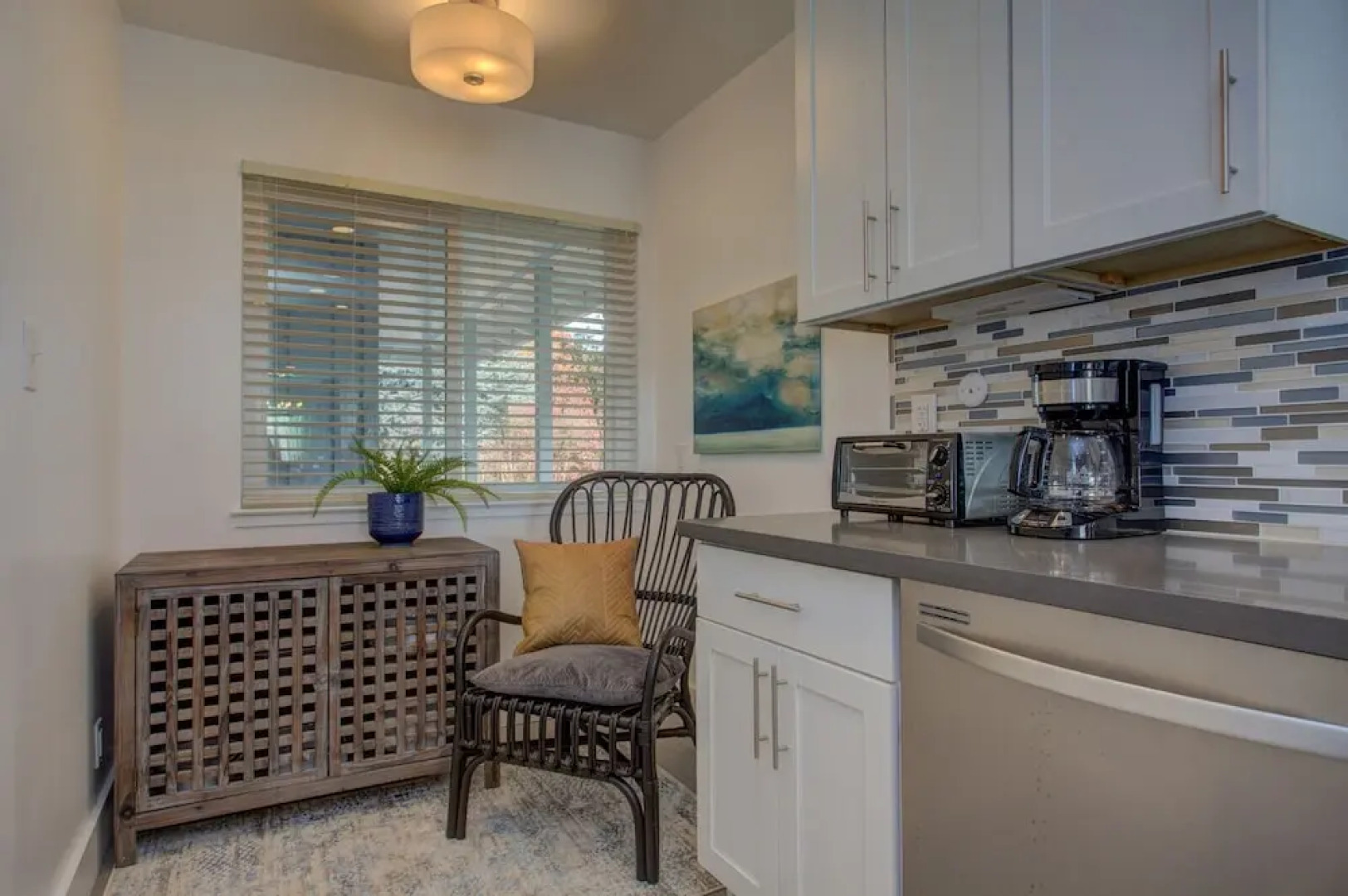 Bird Paradise: Serene Bayview Home in East Alameda 2 Bedrooms 2 Bathro