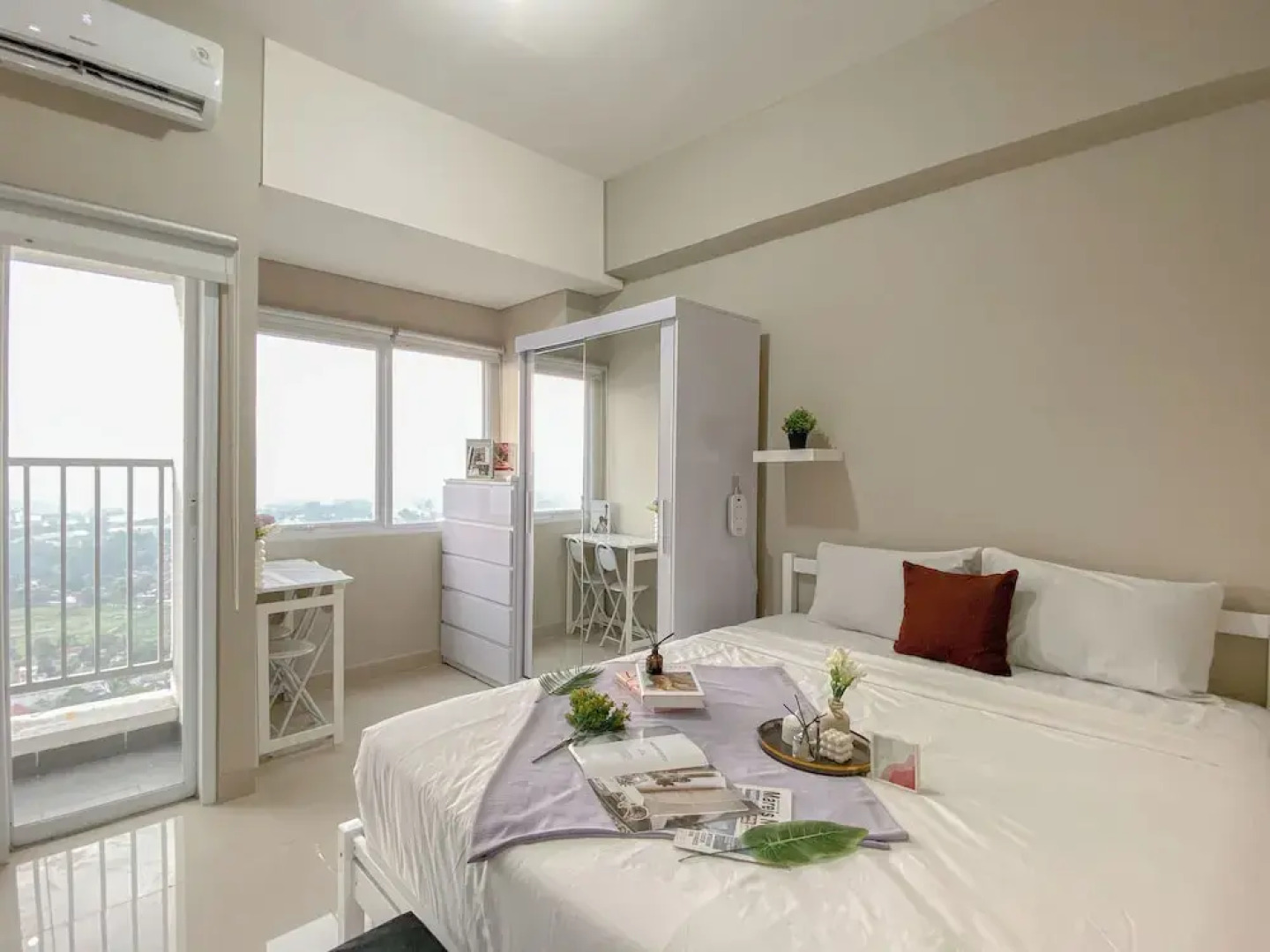 Comfy Studio At Lrt City Sentul - Royal Sentul Park Apartment