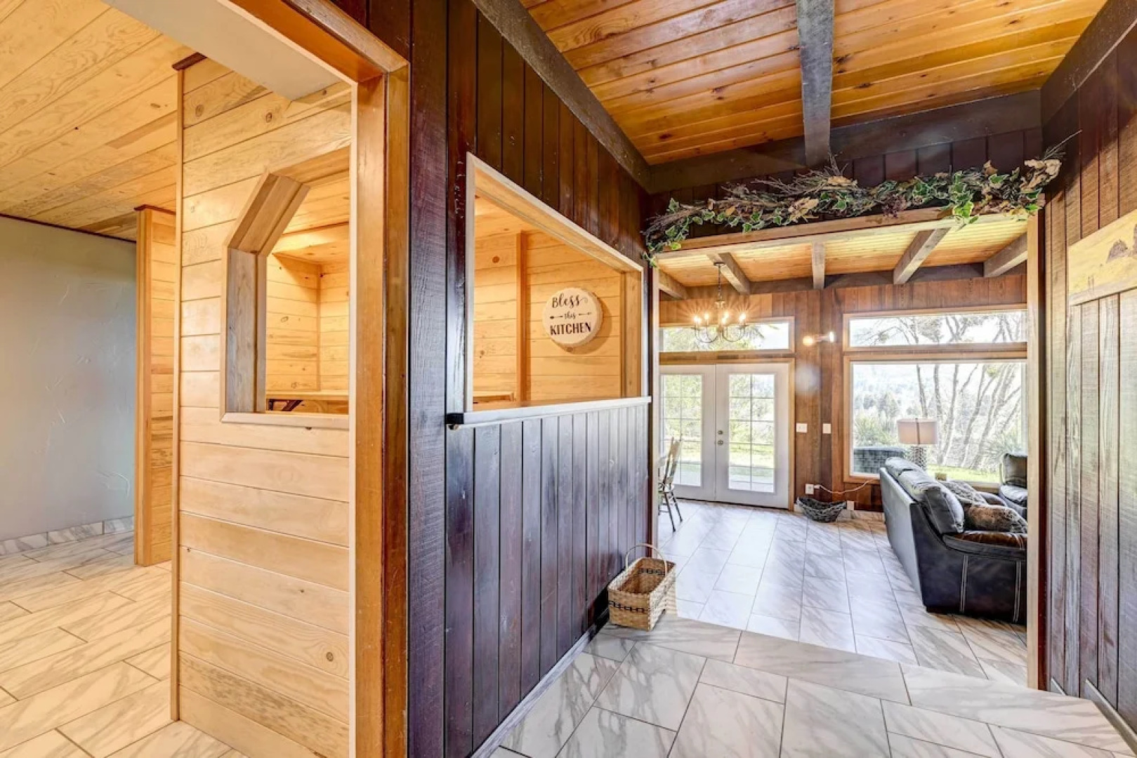 Pet-friendly Grants Pass Home w/ Hot Tub!