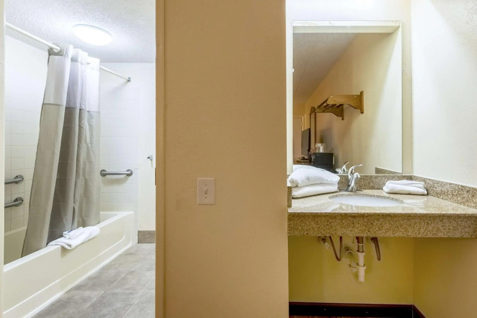 Holiday Inn Express Suites Plant City by IHG