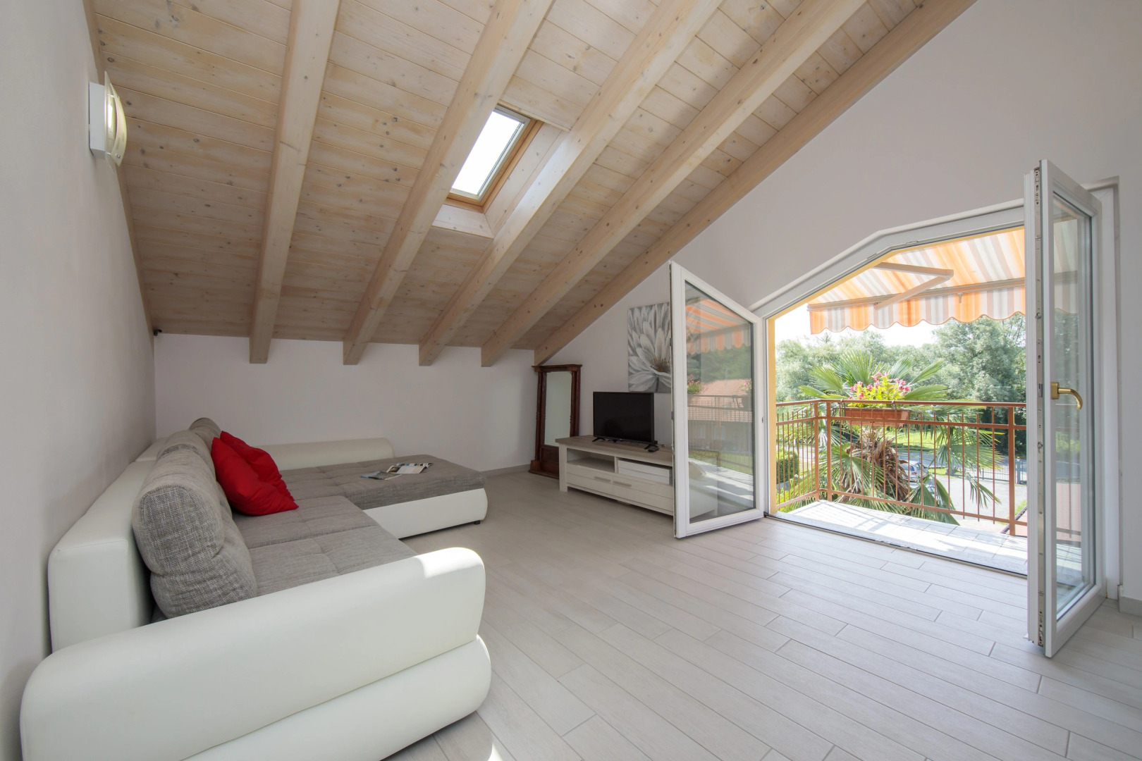 Silver Lake Apartment