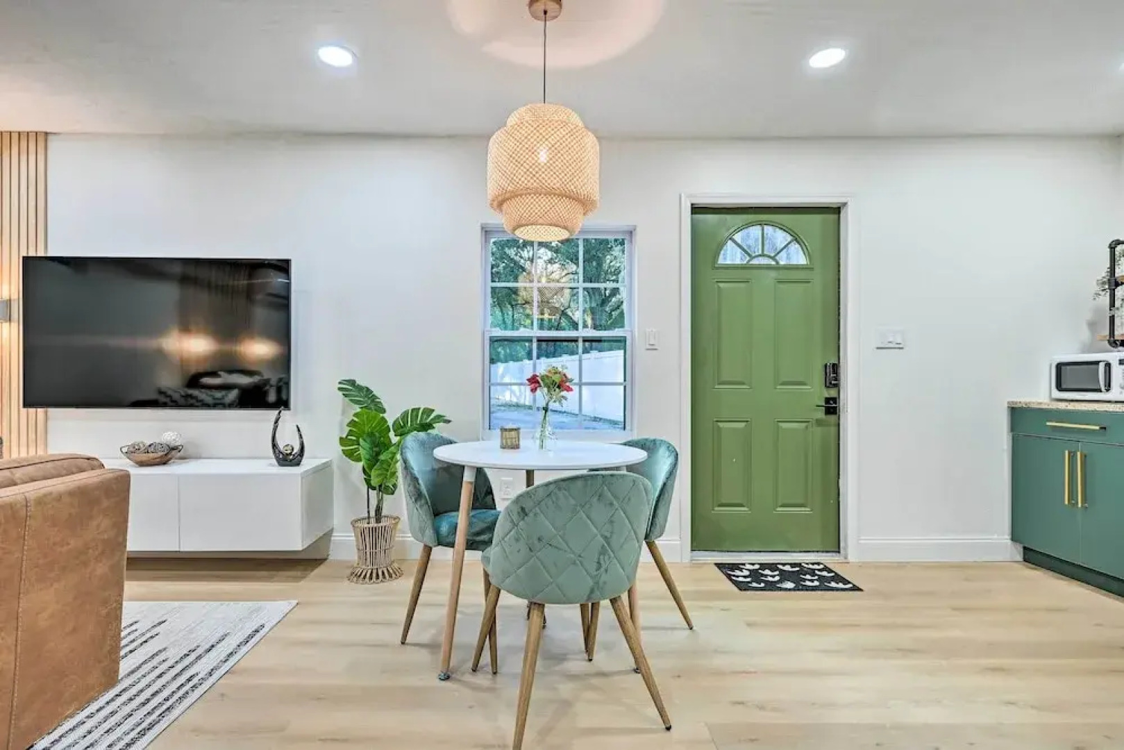 Luxe Brandon Oasis w/ Private Pool & Hot Tub!