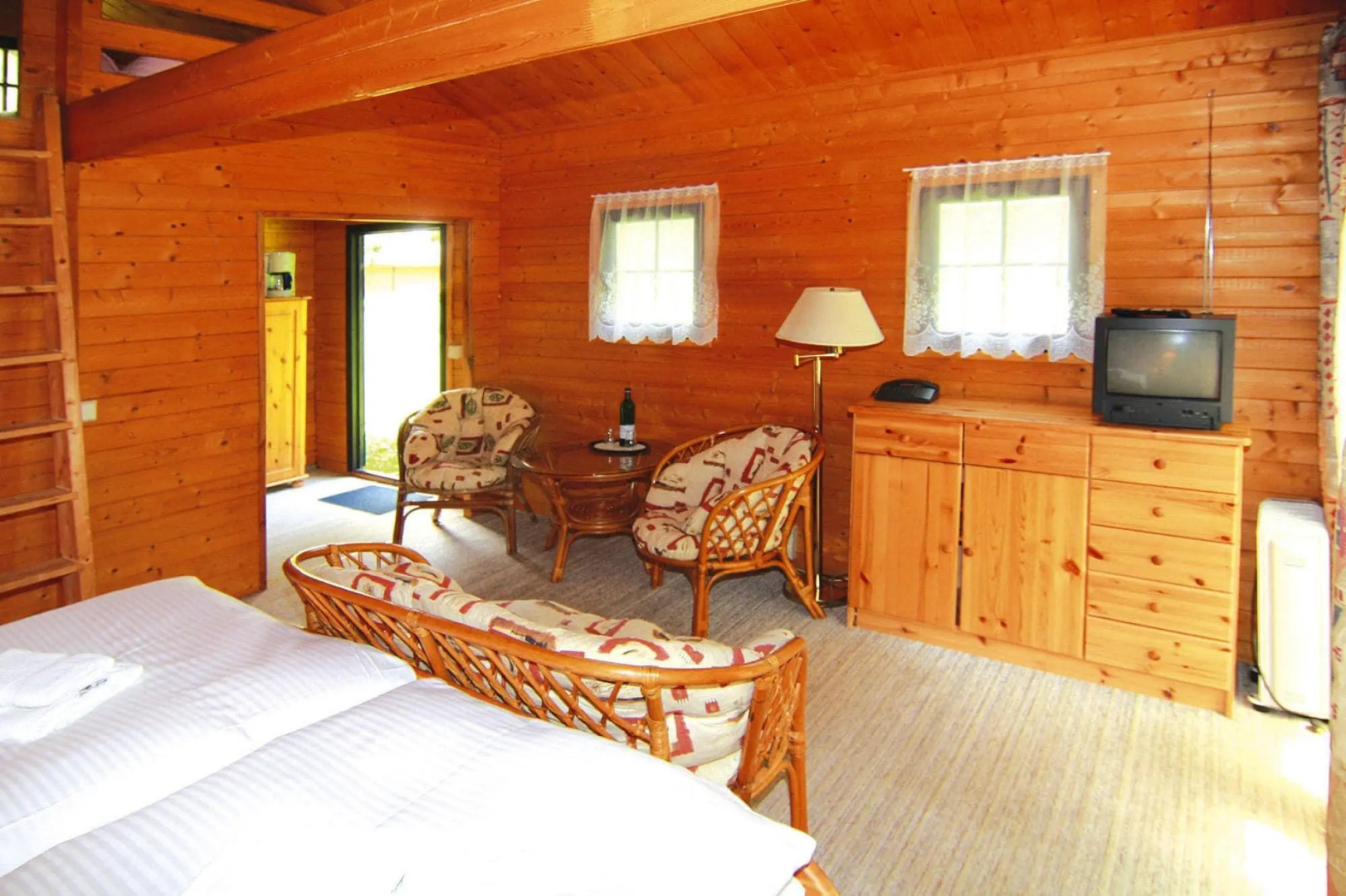 Log Cabin by Fahrsee With Lake Sauna