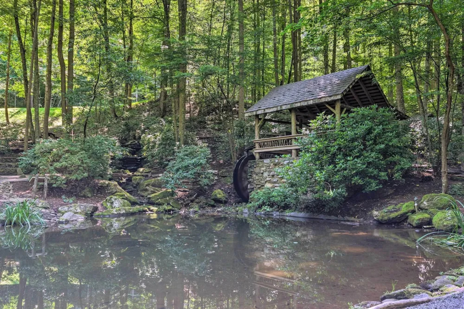 Mountain Air Condo w/ Deck & Views, Pets Welcome!