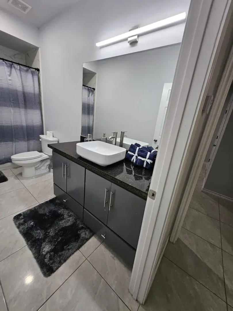 Elegant Apartment 10 min to Mercedes Outlets