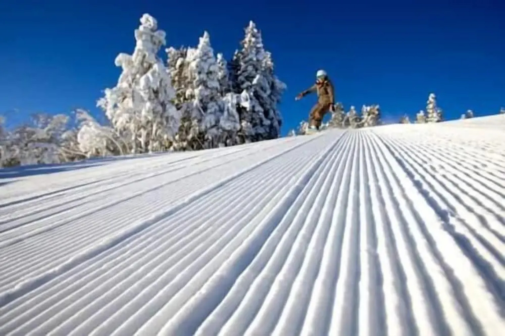 Strawberry Park Ski-in Ski-Out Condo by RedAwning