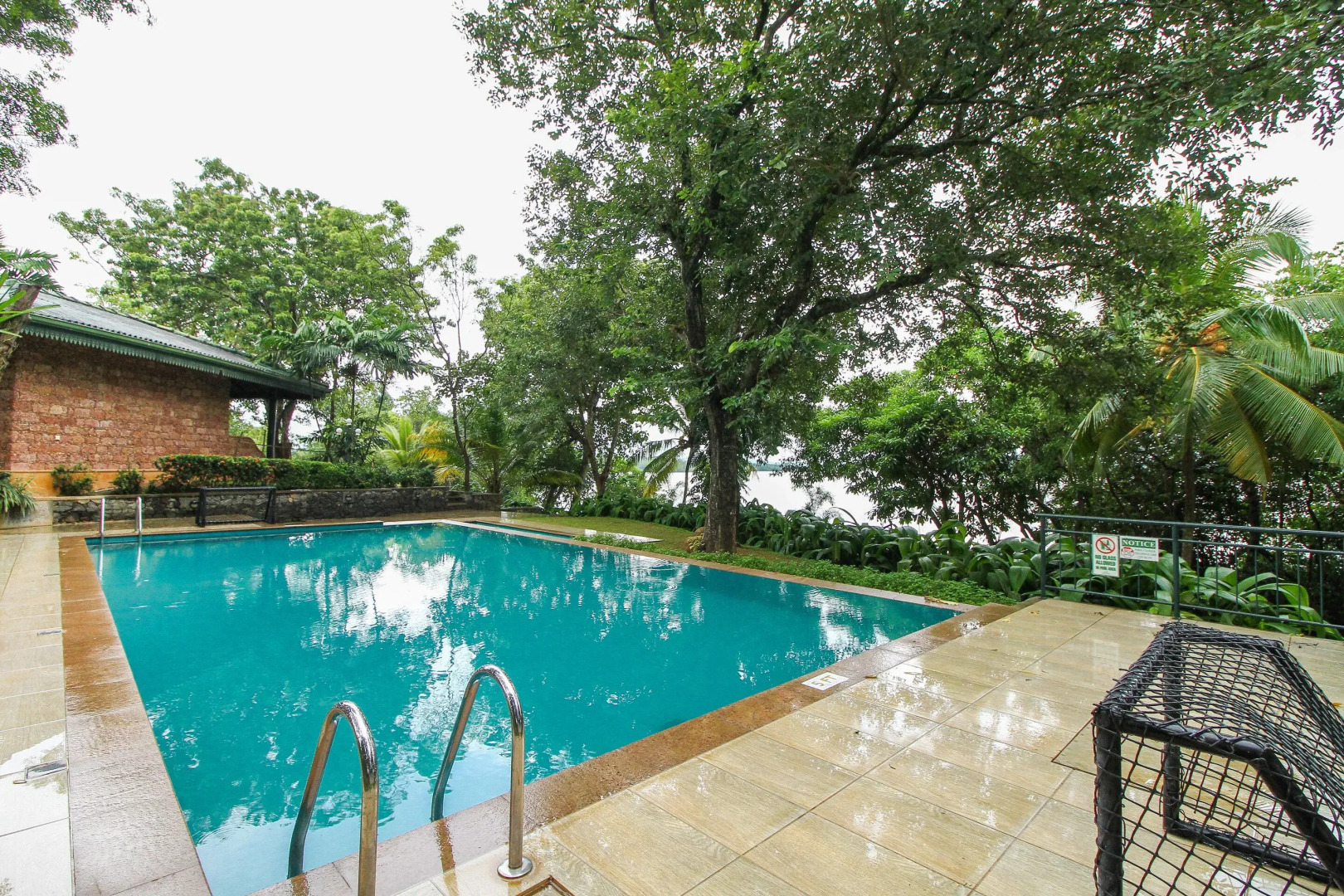 OYO 396 Lotus Paradise Nature Resort