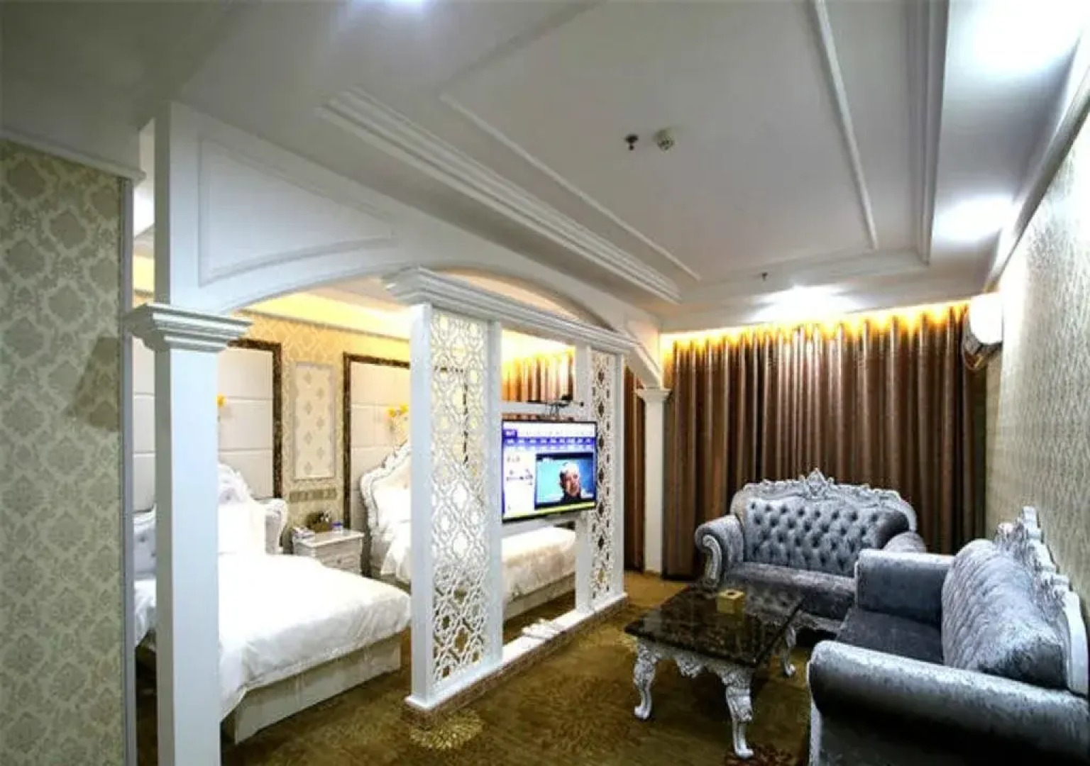 Zhang Ye Long Sheng Holiday Hotel