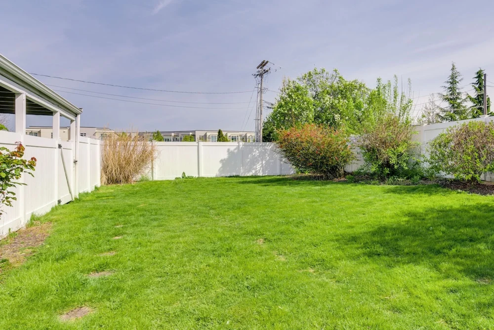 Downtown Kirkland Rental: Steps to Lake Washington