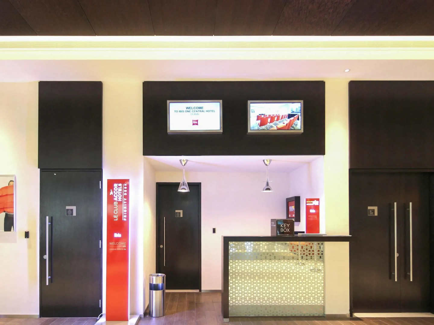 Отель ibis One Central Hotel