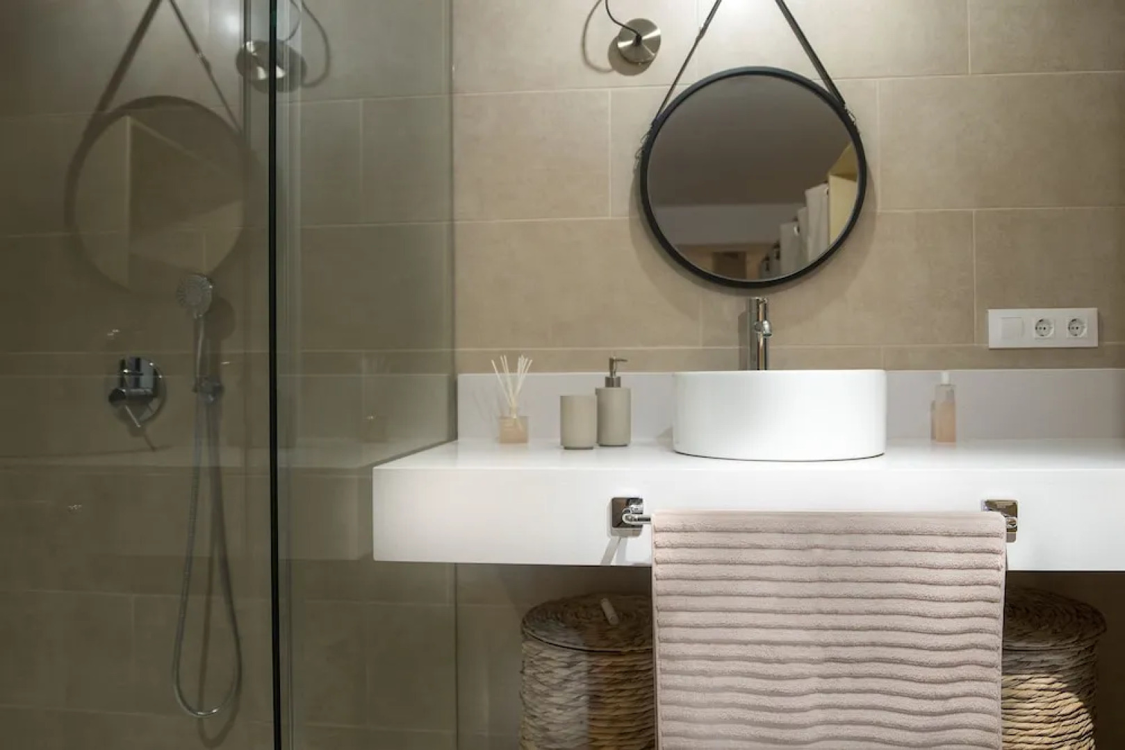 Lightbooking - Edem I