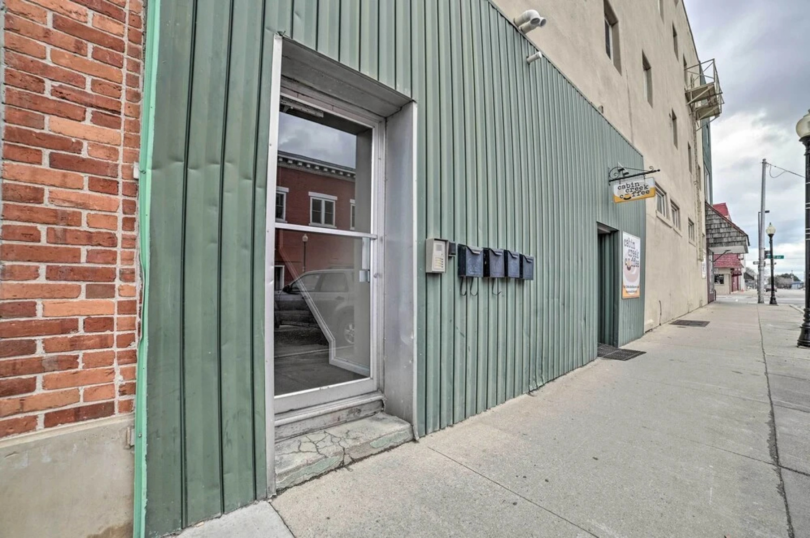 Downtown Loft Apartment, Steps to Riverfront!