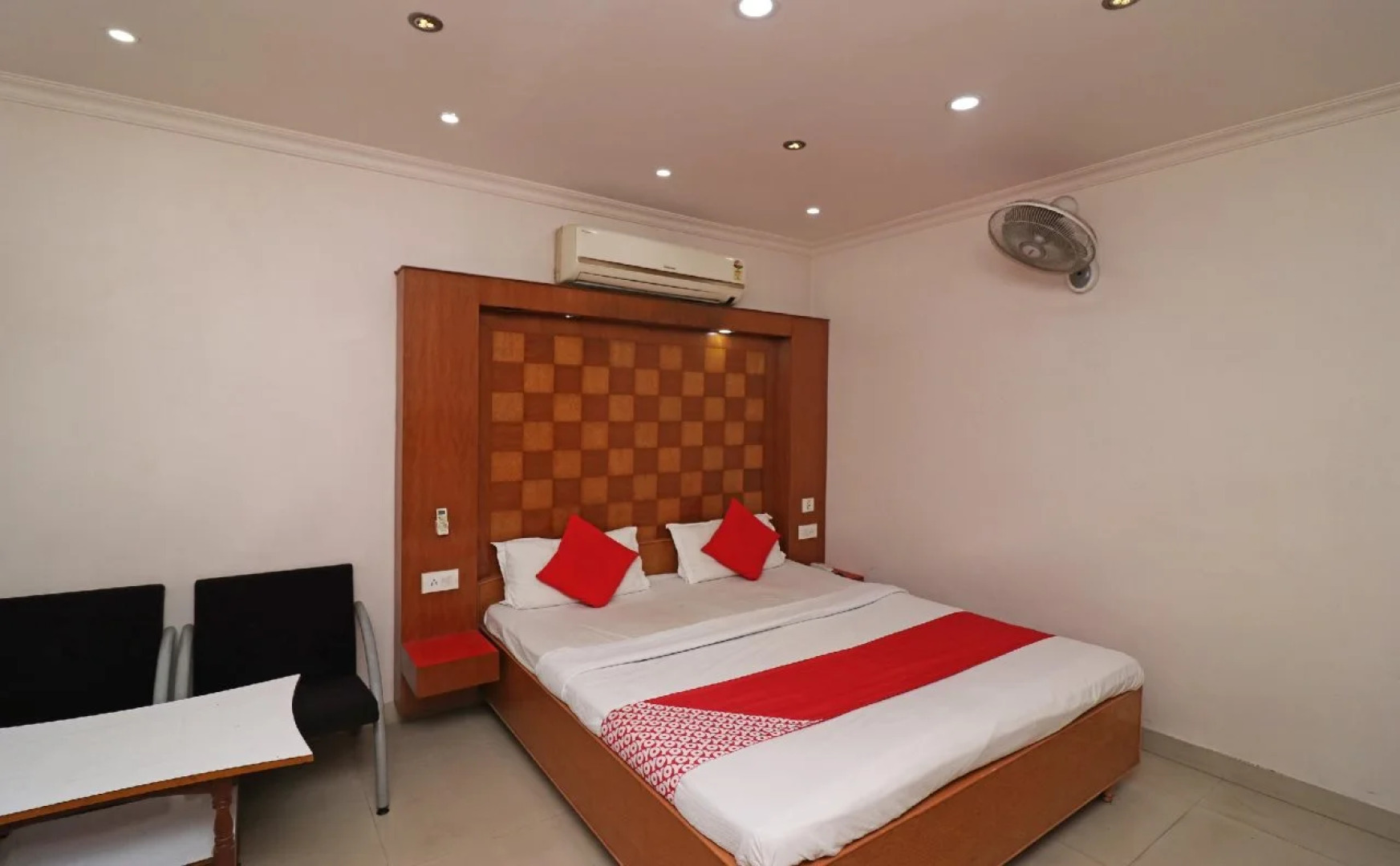 Hotel Monohar Inn By OYO Rooms