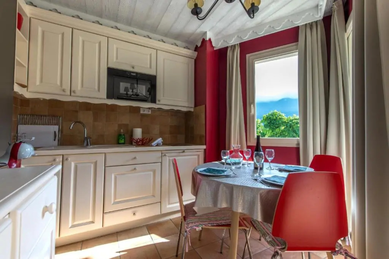 La Baie des Voiles pieds dans l'eau, 12 Apts du studio au Duplex by Location lac Annecy, LLA Selections