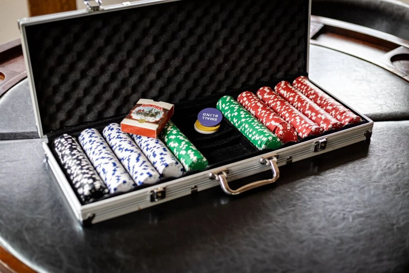 Hall Court Manor - Hot Tub, Pet Friendly, Pool Table!