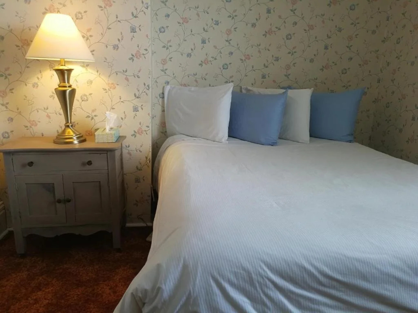 Holiday Country Manor