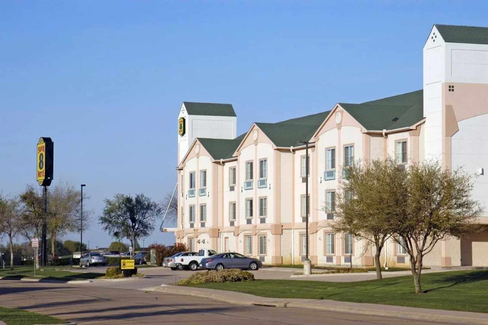 Super 8 by Wyndham Irving/DFW Apt/North