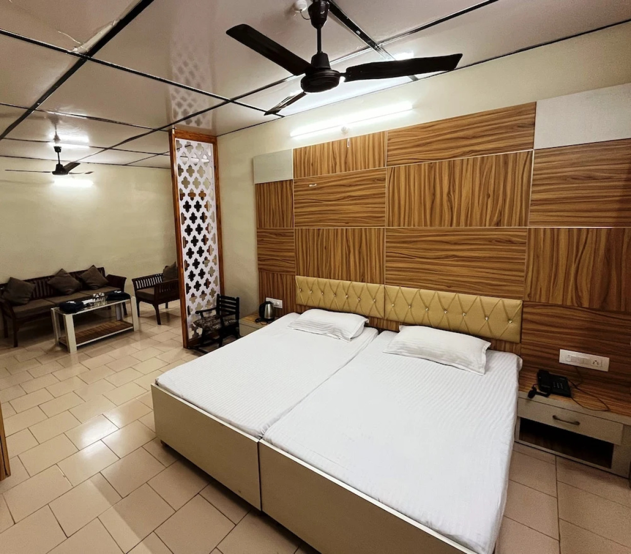 Pops Hotel and Restaurant