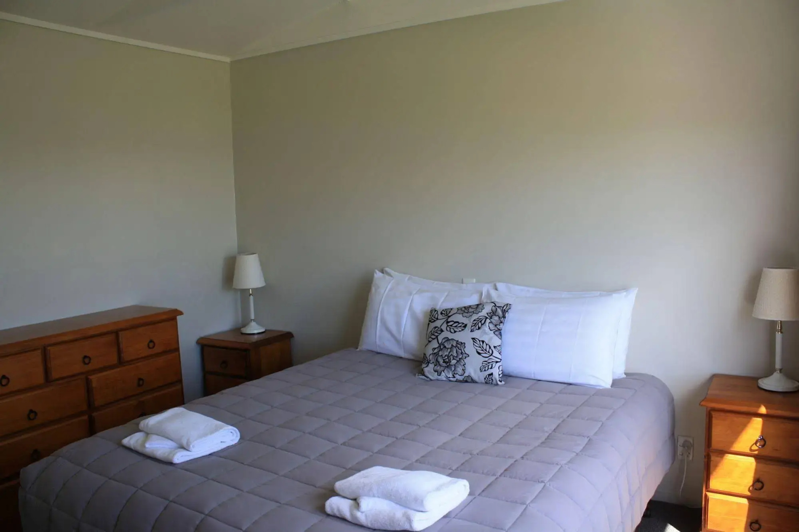 Pohara Beachfront Motel