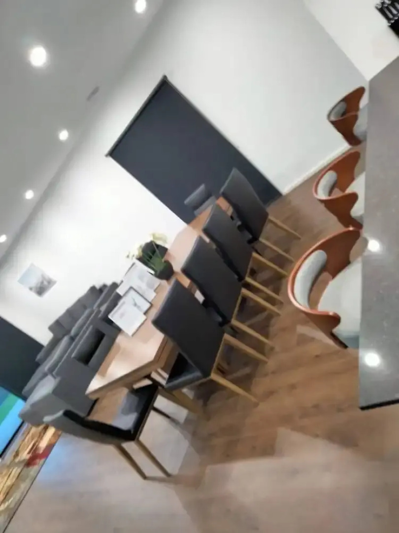 Modern & Cosey 4bedroom House Walk to Beach