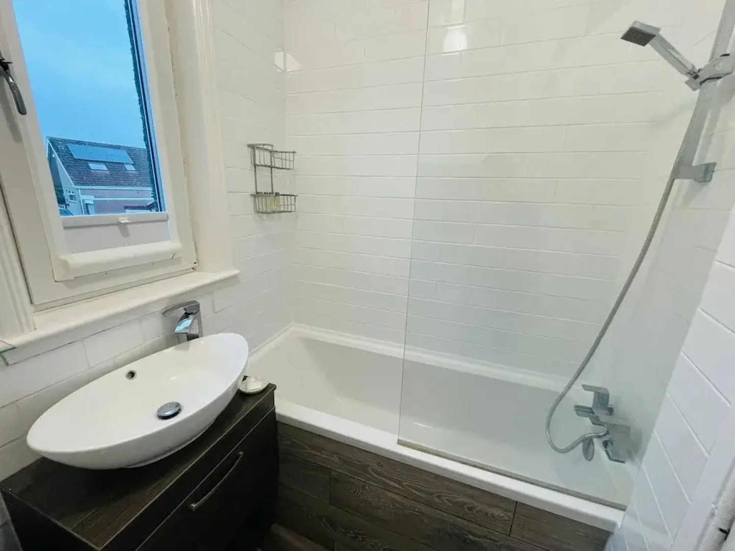 1 Bedroom Pet Friendly Apt Wd Free Wifi, Parking, Netflix & Pool Table. Sleeps 3