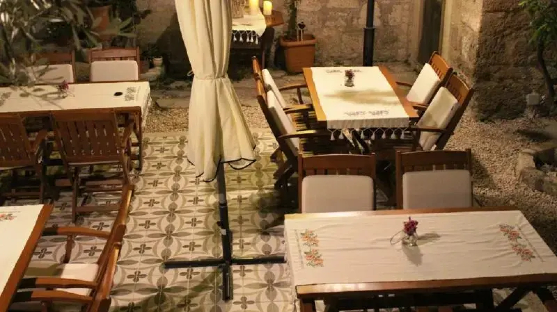 Lilyum Alaçatı Taş Ev