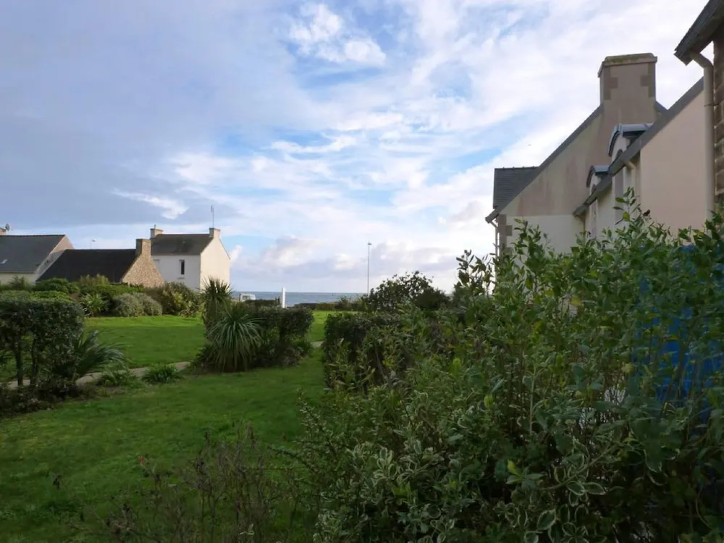 House With 2 Bedrooms in Guilvinec, With Pool Access and Enclosed Gard