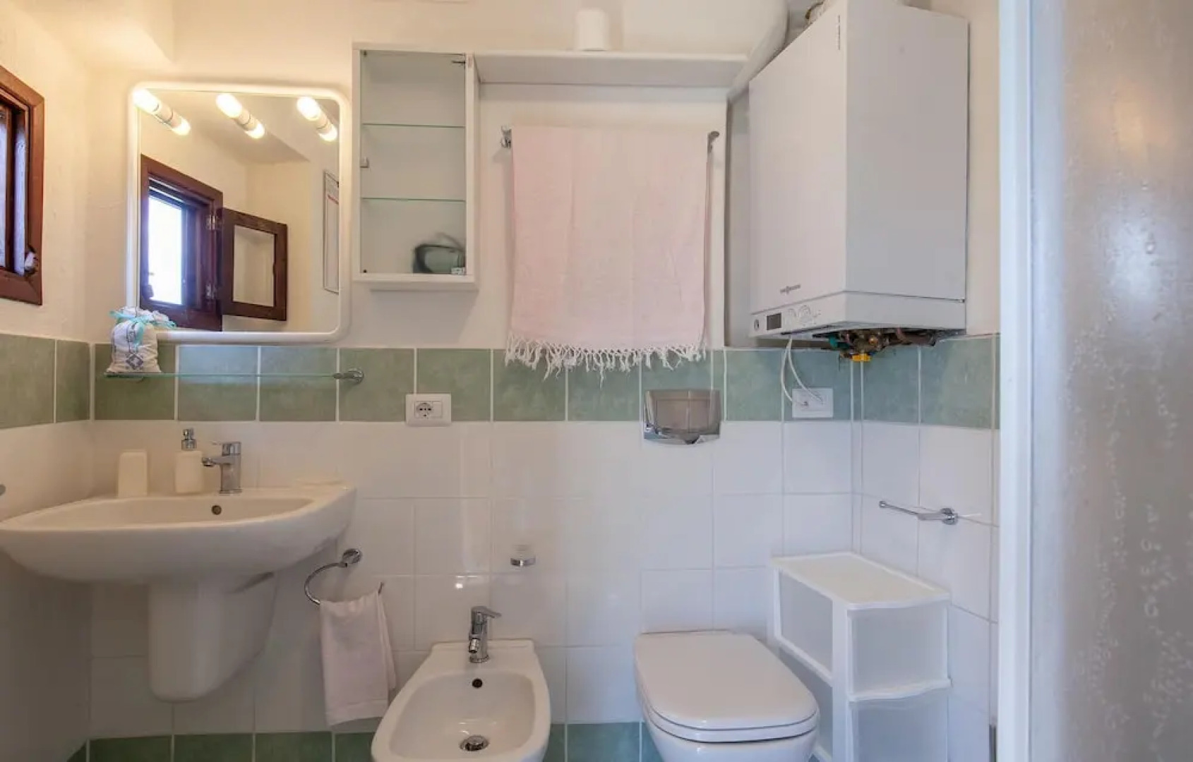 Stunning Home in Piazza al Serchio With 2 Bedrooms and Wifi