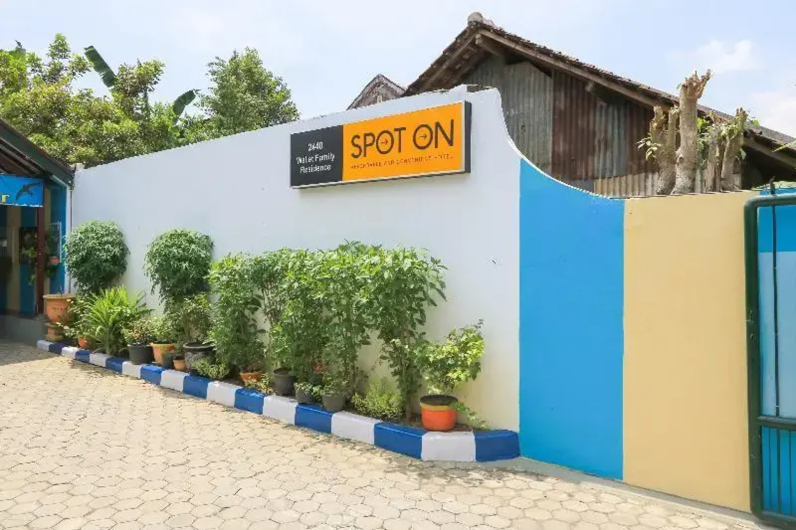 SPOT ON 2440 Wallet Family Residence