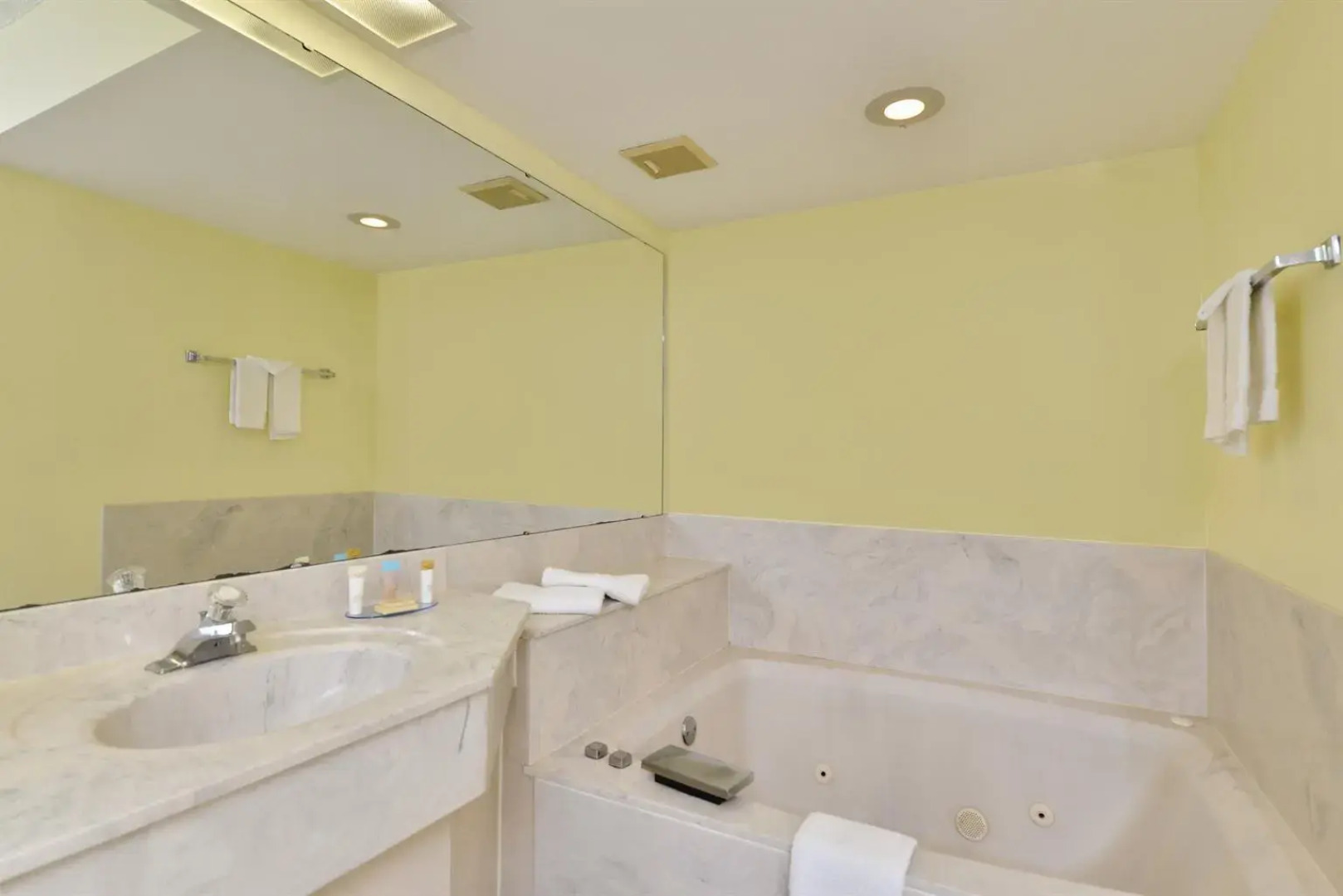 Americas Best Value Inn - Satellite Beach