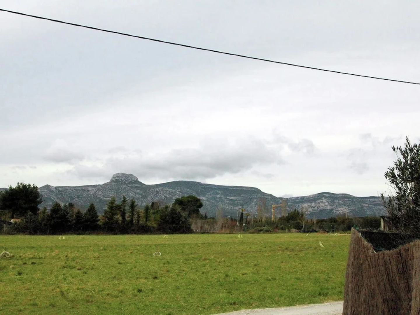 Holiday House With Swimming Pool Near the Beautiful City of Aix-en-provence