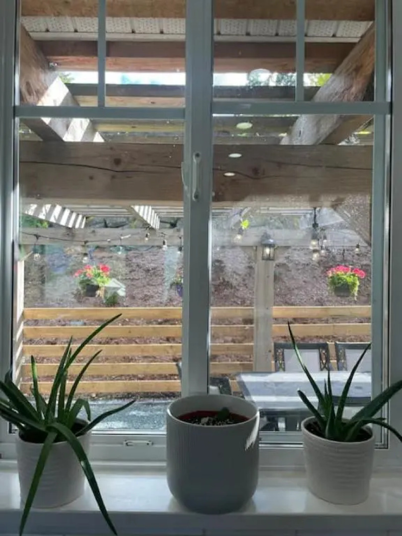 Curt and Candice Jensen Hot Tub Cowichan Bay Ocean View, Games Room and Sauna