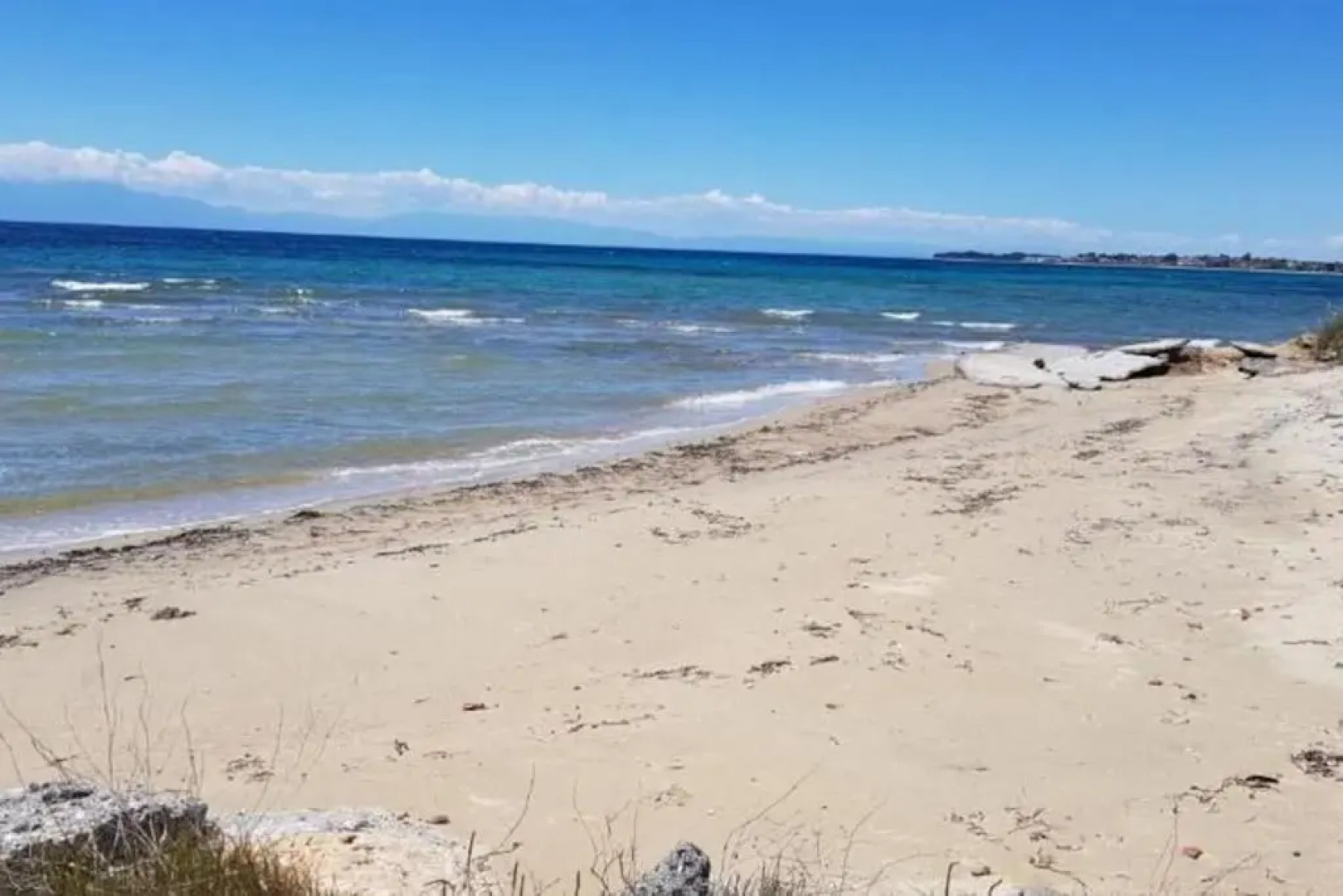 Detached quiet villa 500m from sea