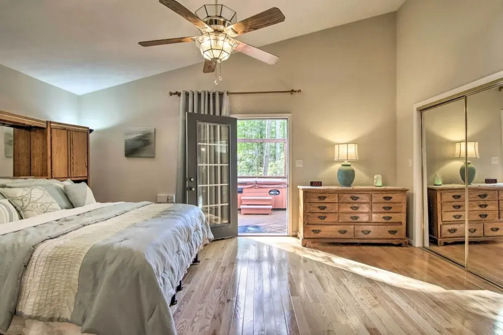 2 Mi to Golf: Retreat w/ Hot Tub in Ocean Pines