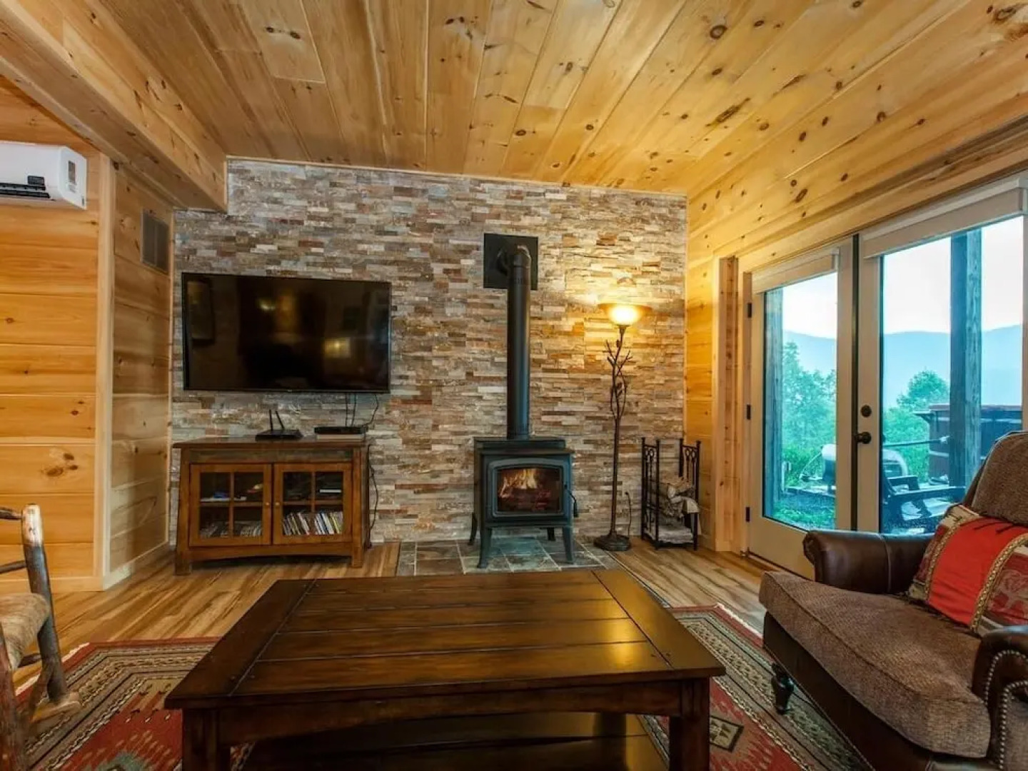 Mountain-view Retreat W/ Hot Tub & Firepit 4 Bedroom Cabin