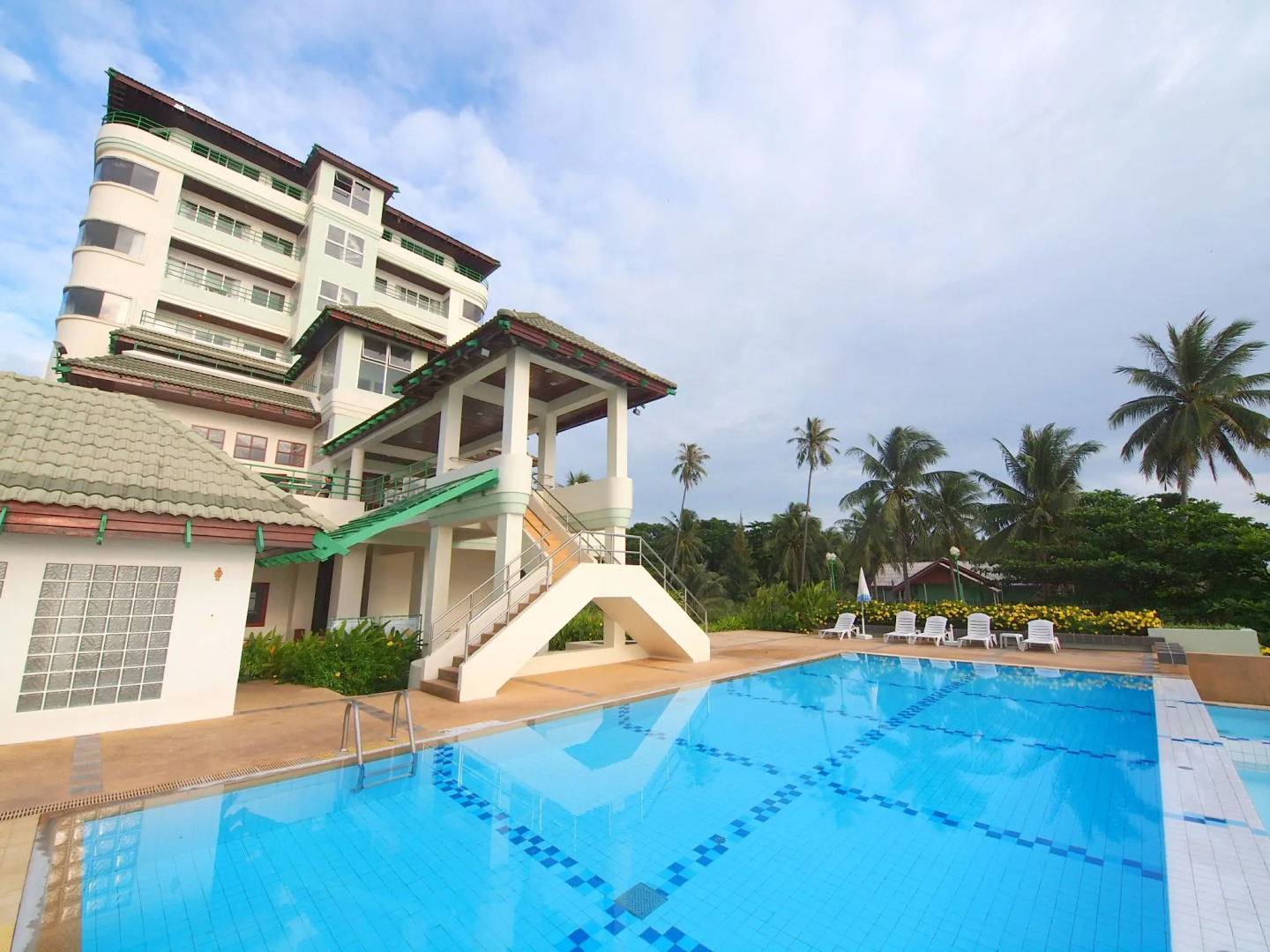 Khanom Golden Beach Hotel