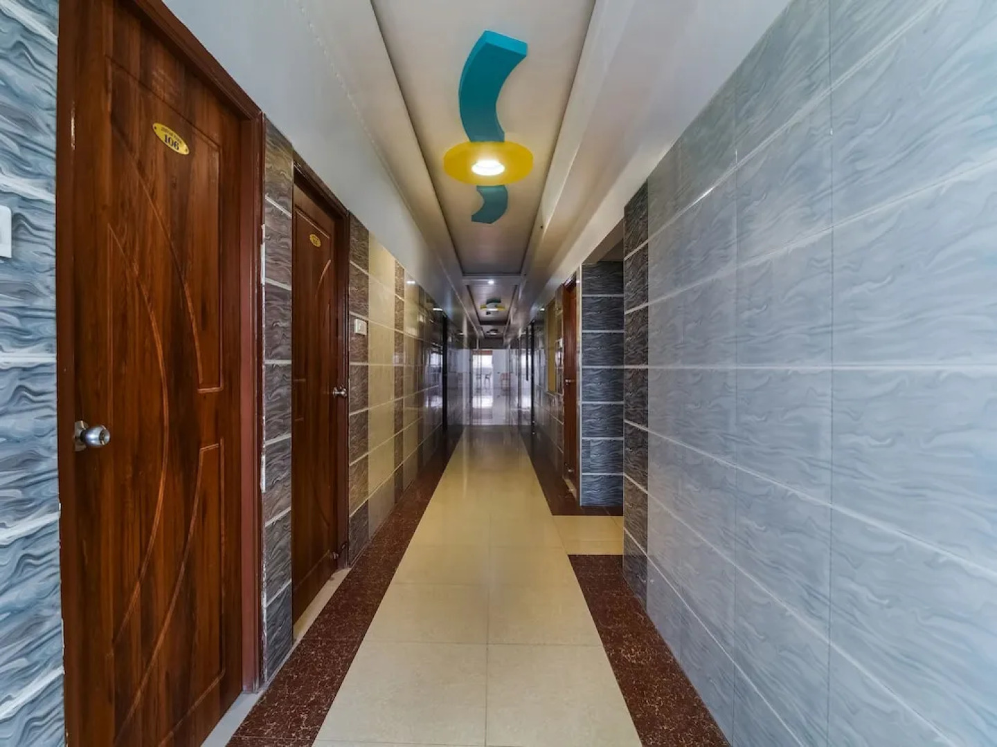 Oyo 30545 Hotel Jeevan Park