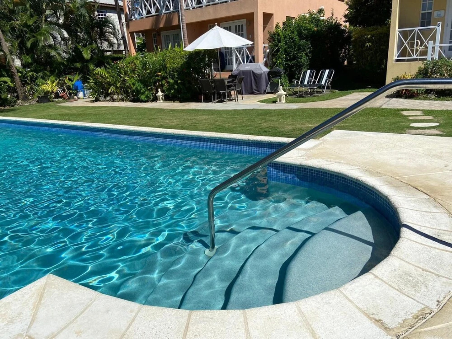 Inviting 2-bed Apartment West Coast Private