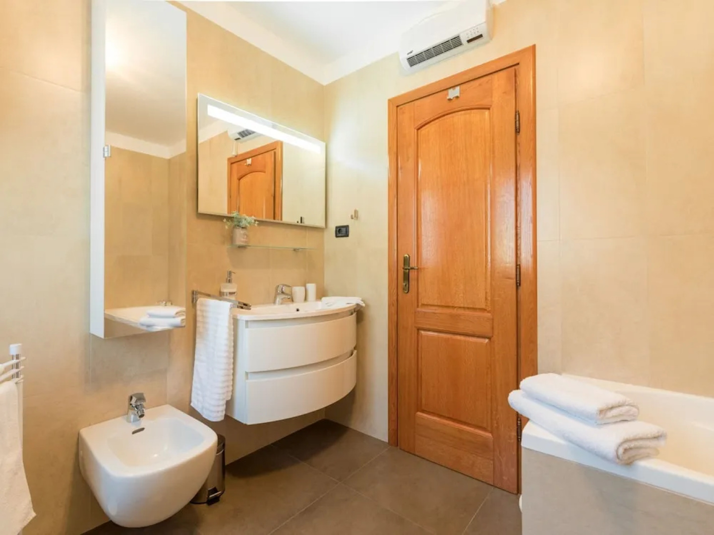 Spacious Holiday Home with Beautiful Sea View From All Parts of the House