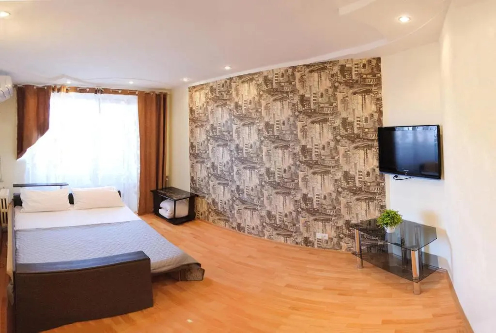 Luxury 3 Rooms Apartments in Center by Green House